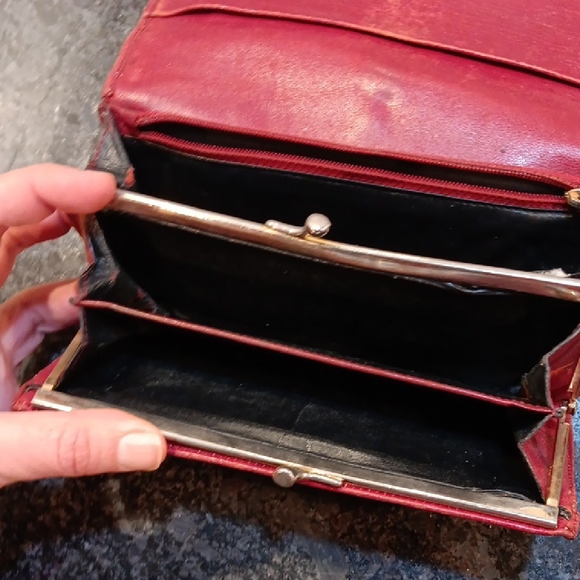 Chic Red Women's Wallet - Picture 7 of 9